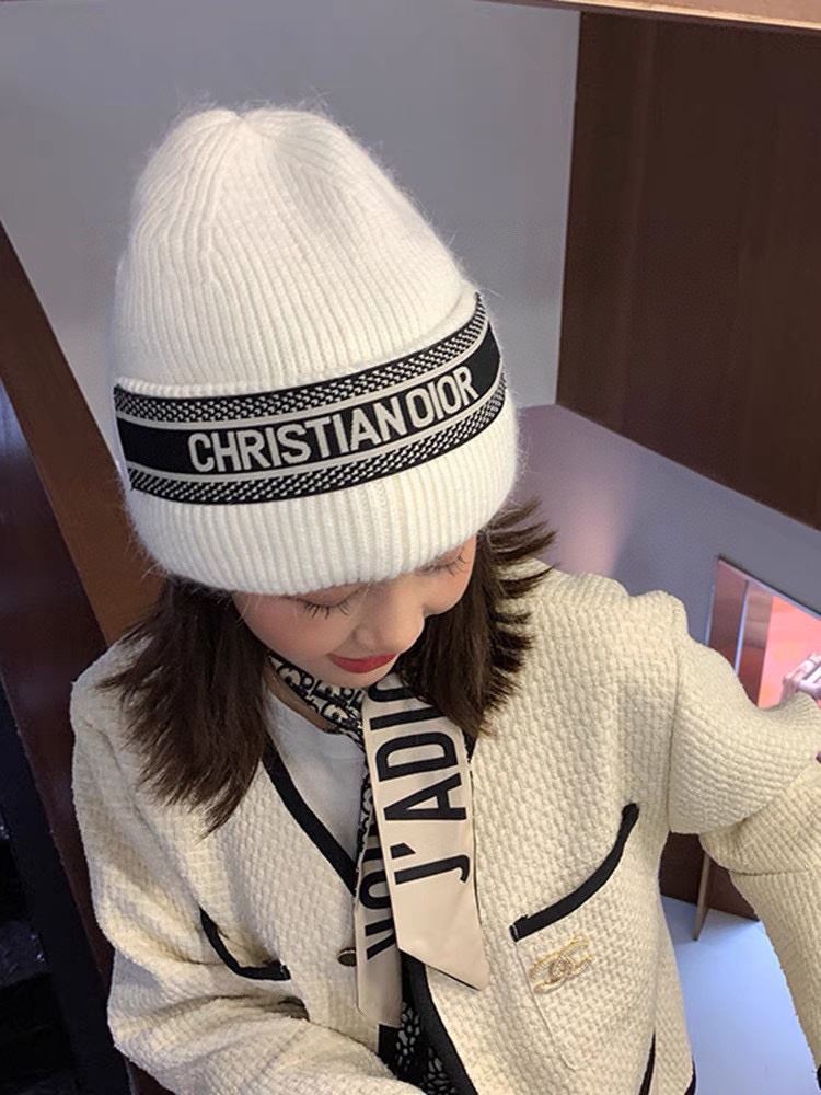 CHRISTIAN DIOR